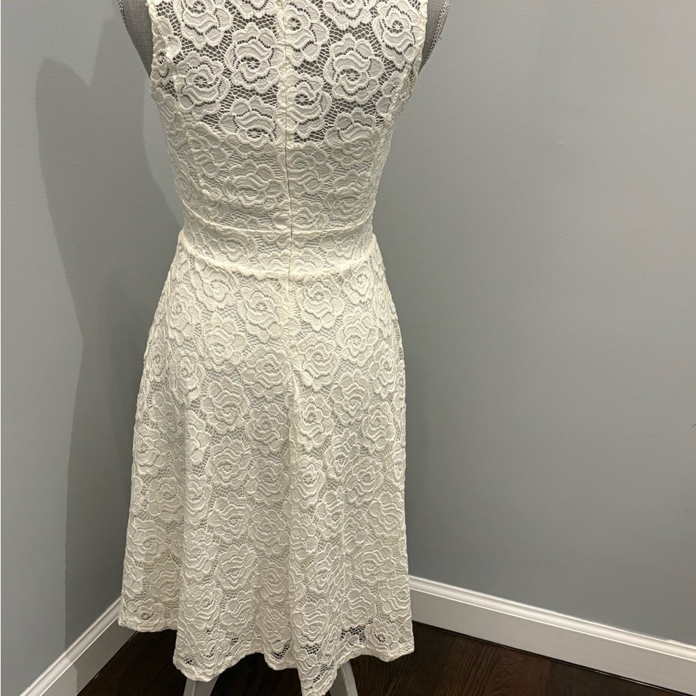 Elegant Lace Sleeveless Dress - White - Picture 5 of 5